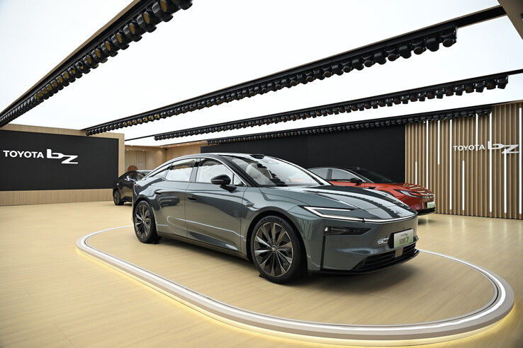 O sedã elétrico Toyota bz7. (Fonte da imagem: Toyota)