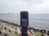 A Insta360 X6 possui uma tela sensível ao toque OLED de 2,36 polegadas