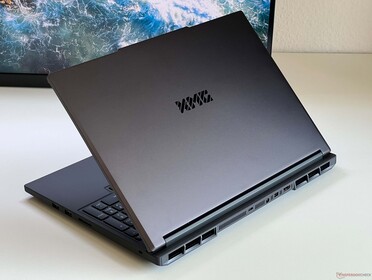 Nosso sistema de teste: XMG Pro 16 (E25) com uma RTX 5070 Ti