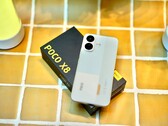O Xiaomi Poco X8 dura muito tempo, é robusto e também não se deixa intimidar pela água.