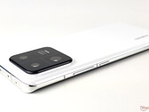O Xiaomi 14 Pro pode igualar os recursos de carregamento de seu antecessor, o Xiaomi 13 Pro na foto. (Fonte da imagem: NotebookCheck)
