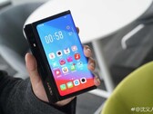 A dobrável OPPO apresenta uma tela maior do que a do Galaxy Z Fold 3 (Fonte de imagem: Digital Chat Station via 91Mobiles)