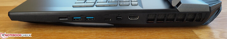 Right side: MicroSD card reader, two USB 3.1 Gen2 Type-A ports,one USB 3.1 Gen2 Type-C port, one Mini DisplayPort 1.4 port, HDMI 2.0 port