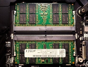 Dois slots CSODIMM para expansão DDR5