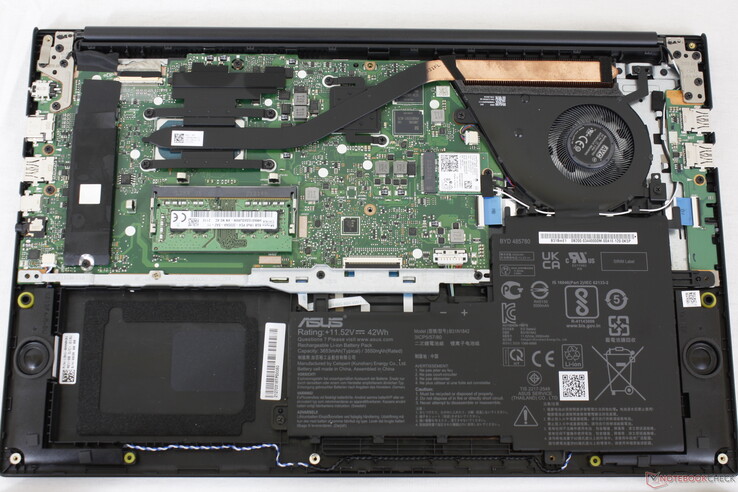 A placa-mãe é visivelmente diferente de outros modelos VivoBook 15