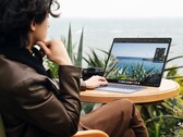 Apple e a Amazon podem estar desenvolvendo um concorrente para o MateBook Fold que é retratado aqui (Fonte da imagem: Huawei)