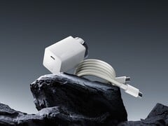 O novo carregador GaN da OnePlus tem o formato de uma garrafa. (Fonte da imagem: OenPlus)