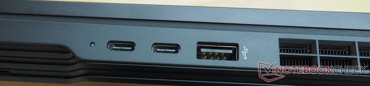 À direita: 2x USB-C 3.2 Gen 2 (incl. DisplayPort), USB-A 3.2 Gen 2