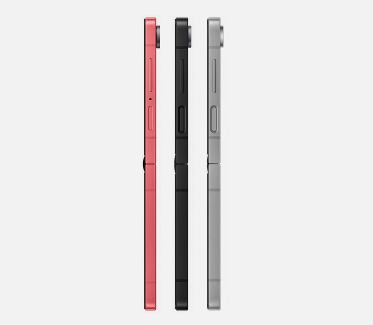 O Samsung Galaxy Z Flip7 (esquerda) em comparação com o Galaxy Z Flip7 FE (meio) e o Galaxy Z Flip6 (direita).