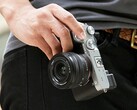 Embora a A7C tenha sido muito bem recebida, o manuseio e a usabilidade são reclamações comuns sobre a câmera compacta. (Fonte da imagem: Sony)