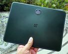 O OnePlus Pad em sua opção de cor Halo Green. (Fonte da imagem: NotebookCheck)