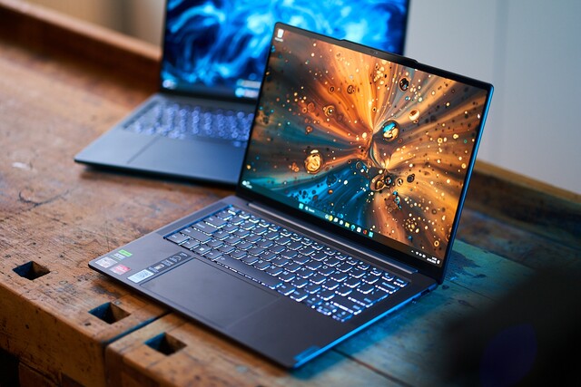 Para aqueles que estão prontos para se contentar com 14,5 polegadas, o Lenovo Yoga Pro 7 14IRH G8 oferece uma resolução de 3072 x 1920 e gráficos discretos GeForce com um peso de 1,52 kg (Fonte da imagem: Notebookcheck)