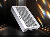 A FEVM FAEX2 está disponível em um único acabamento, com uma carcaça de liga de alumínio usinada por CNC.