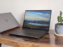 O OmniBook X Flip 14 pode parecer idêntico ao OmniBook X 14 com tampa, mas um deles apresenta um desempenho gráfico muito mais rápido
