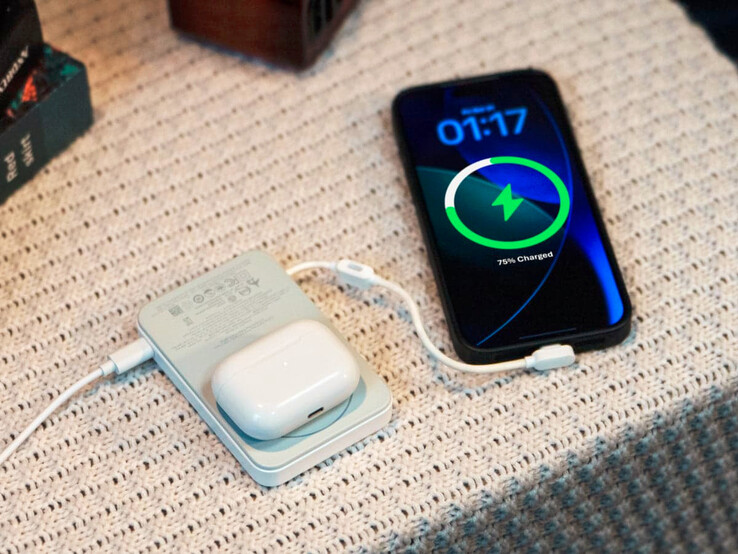 O novo Rapid Mag Qi2.2 Magnetic Power Bank pode carregar três dispositivos ao mesmo tempo. (Fonte da imagem: EcoFlow)