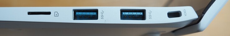 Direita: microSD, 2x USB-A 3.2 gen 2x1, fechadura Kensington