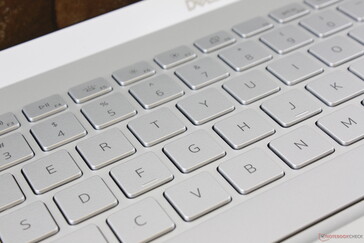 As teclas do teclado têm um feedback suave e um ruído relativamente silencioso