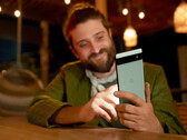 O Pixel 6a tem câmeras decentes e uma boa exibição, apesar de sua etiqueta de preço médio. (Fonte da imagem: Google)