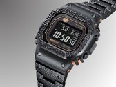 O MRG-B5000HT-1 usa um LCD negativo para combinar com o discreto acabamento cinza-escuro do revestimento DLC (Fonte da imagem: Casio)