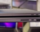 O MacBook Pro 16 2021 pesa a partir de 2,1 kg (4,7 libras) e tem 1,68 cm (0,66 polegadas) de altura. (Fonte da imagem: SANG SÁNG SUỐT - editado)