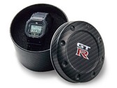 O DW-5600 preto fosco, uma colaboração entre a Casio G SHOCK e o carro esportivo Nissan GT-R. (Fonte da imagem: G-Central)