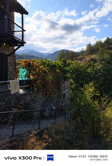 Vivo X300 Pro 24 mm Iluminação bruta.