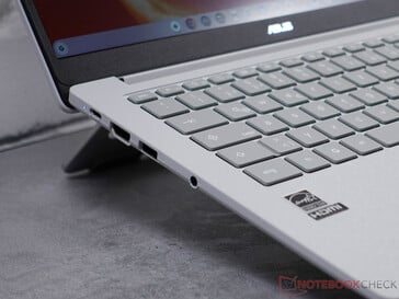 USB-C (5 GB/s, DP e PD), HDMI, USB-A, fone de ouvido de 3,5 mm