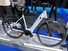 A e-bike Decathlon BTWIN LD 940 tem um sistema inteligente que permite conectar seu telefone. (Fonte da imagem: Transition Velo)