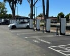 Uma estação de Supercharger da Tesla na foto. 60% de todas as estações inspecionadas eram da Tesla (Fonte da imagem: Tesla Charging via X)