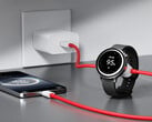 O cabo SuperVOOC 2 em 1 pode oferecer até 67 W de potência para um telefone e 10 W para um smartwatch. Na foto: o cabo conectado aos dispositivos. (Fonte da imagem: OnePlus)