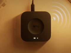 O Philips Hue Bridge e o Hue Bridge Pro (na foto) estão recebendo atualizações. (Fonte da imagem: Philips Hue)