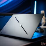Jogador magro impressiona com laptop RTX 5070 Ti - Análise do Asus ROG Zephyrus G16 2025