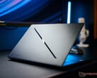 Jogador magro impressiona com laptop RTX 5070 Ti - Análise do Asus ROG Zephyrus G16 2025