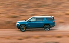 Apesar de seu foco em proezas off-road, o Rivian R1S parece estar recebendo uma grande atualização de desempenho. (Fonte da imagem: Rivian)