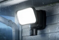 A Govee lançou um novo holofote para uso externo