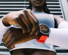 O CMF Watch 3 Pro apresenta um design marcante e redondo, disponível opcionalmente com uma pulseira laranja. (Fonte da imagem: Nothing)