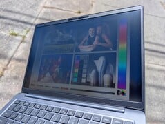 Ao ar livre, sob luz solar direta