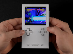 O Ayaneo Pocket Vert exibe um layout de Game Boy com quatro botões, touchpads duplos, botões de ombro, um D-Pad para jogos de luta e componentes internos poderosos. (Crédito da imagem: ETA PRIME)