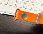 Apple há rumores de que a empresa lançará uma alça crossbody incomum para o iPhone 17 (Fonte da imagem: SonnyDickson)