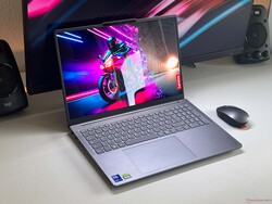 O Yoga Pro 9 16IAH Gen 10 é um laptop muito bom e versátil