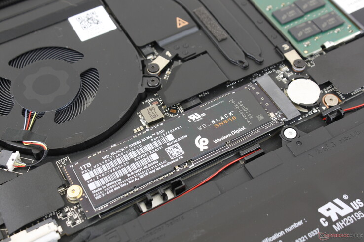 Suporte para apenas um único M.2 2280 PCI 4 x4 SSD