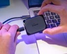 O SSD externo Crucial X10 Pro na foto