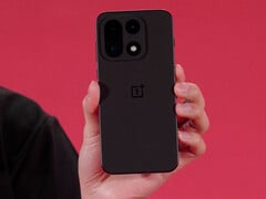 O OnePlus 15 (foto) é um dos muitos celulares emblemáticos que foram apresentados no evento (Fonte da imagem: Qualcomm)