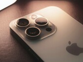 O controlador USB-C no iPhone 15 e 16 tem uma brecha de segurança. (Fonte da imagem: Samuel Angor)