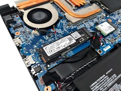 O SSD Micron NVMe oferece um desempenho decente, mas não tem solução térmica