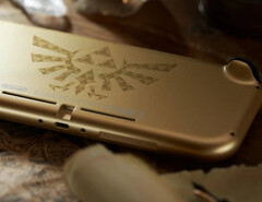 Um Hylian Crest domina a parte de trás do Switch Lite Hyrule Edition. (Fonte da imagem: Nintendo)