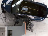 O Modelo Y é o veículo mais seguro nos testes de colisão de 2024 (imagem: IIHS/YT)