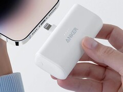 O Anker 621 Power Bank (conector embutido Lightning, 12W) chegou aos EUA e ao Reino Unido. (Fonte da imagem: Anker)