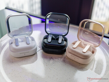 Cores preto e branco fosco ao lado da opção exclusiva de cor rosa