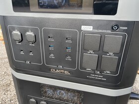 A Oukitel BP2000 Powerstation oferece muitas opções de conexão.